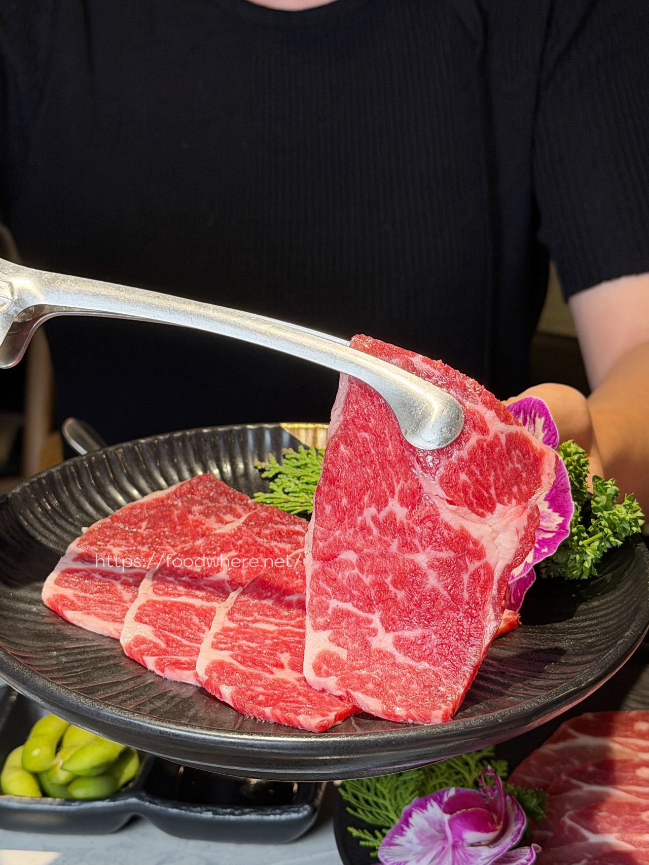 高雄旗山美食《東明川日式燒肉》不用飛日本，在旗山就能爽吃日本 BMS12 級頂級和牛！ @高雄美食底對