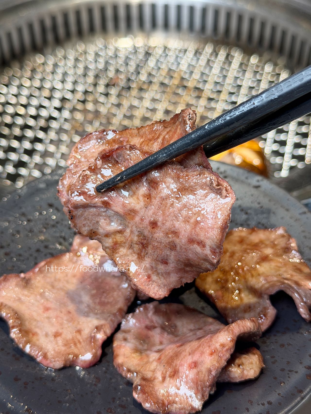 高雄旗山美食《東明川日式燒肉》不用飛日本，在旗山就能爽吃日本 BMS12 級頂級和牛！ @高雄美食底對