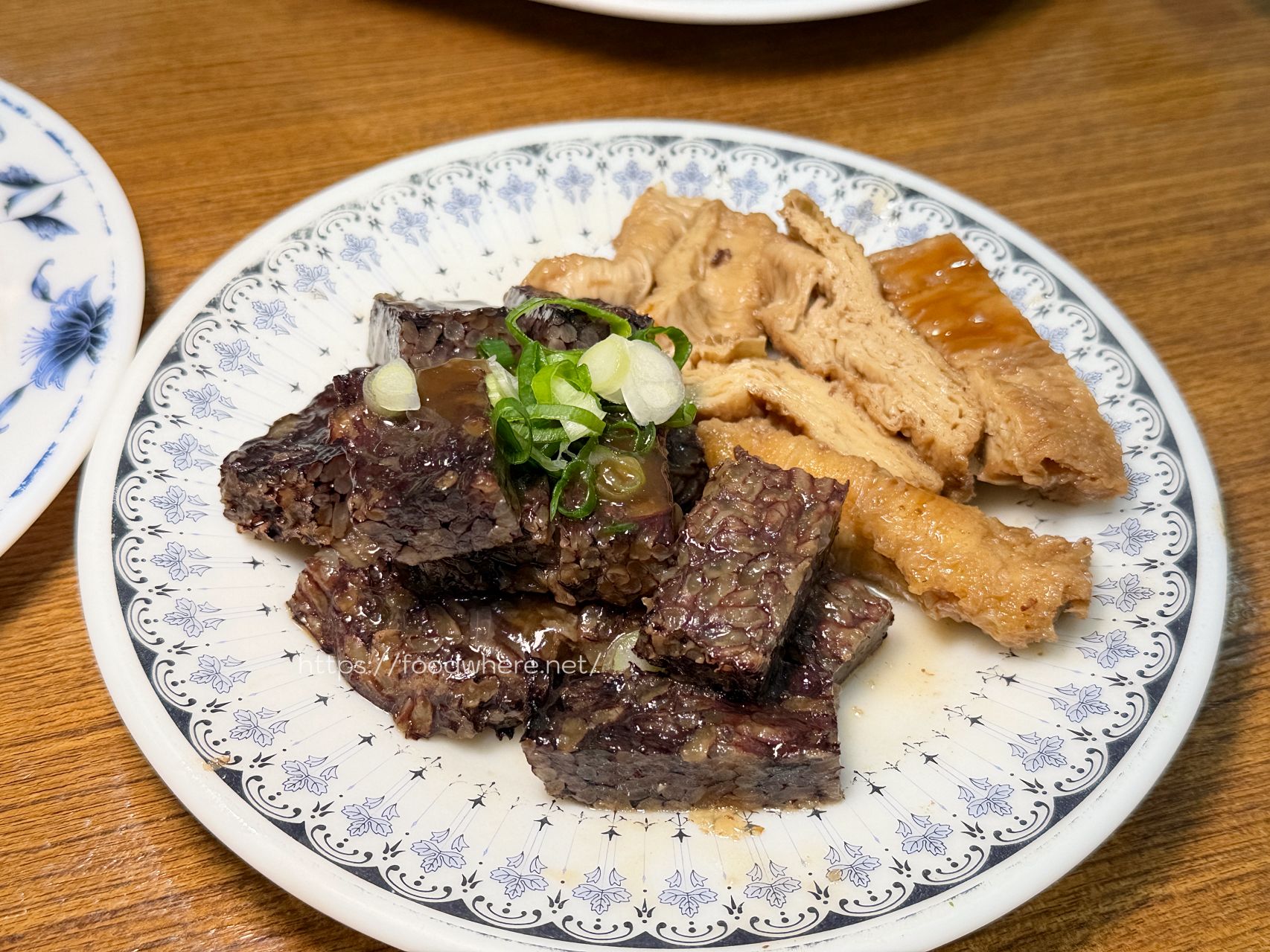 （有菜單）高雄三民美食《聖三陽春麵》開了 30 年的超佛心麵店，小菜、燙青菜才是隱藏版大招！ @高雄美食底對