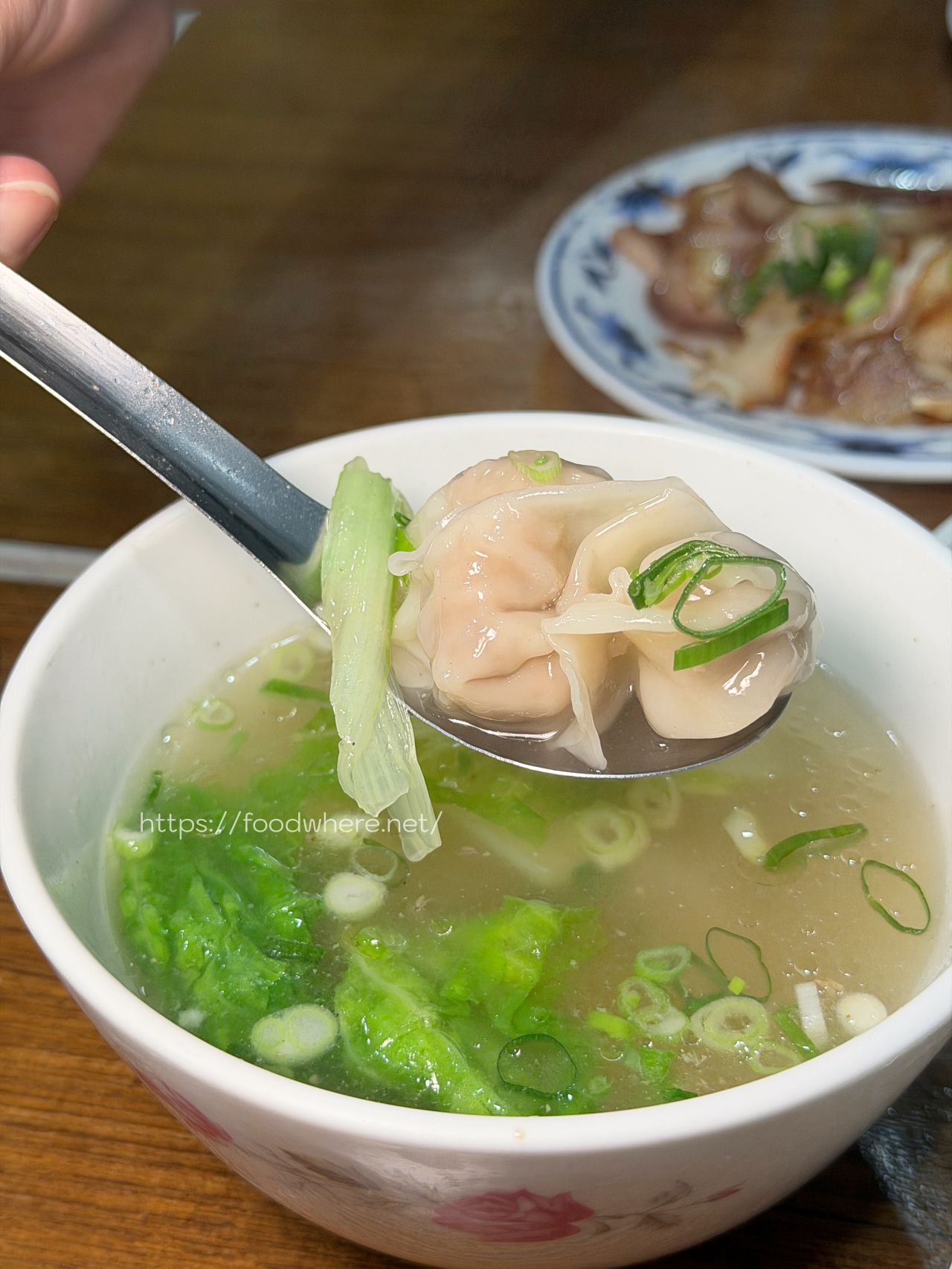 （有菜單）高雄三民美食《聖三陽春麵》開了 30 年的超佛心麵店，小菜、燙青菜才是隱藏版大招！ @高雄美食底對