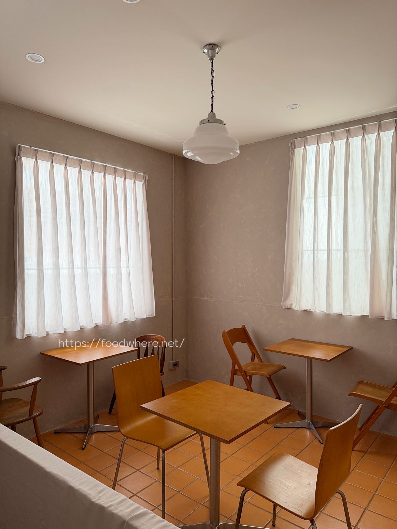 (有放菜單)高雄咖啡廳推薦《BAKI玐崎》隱身巷弄內的的咖啡甜點，空間感超好！ @高雄美食底對