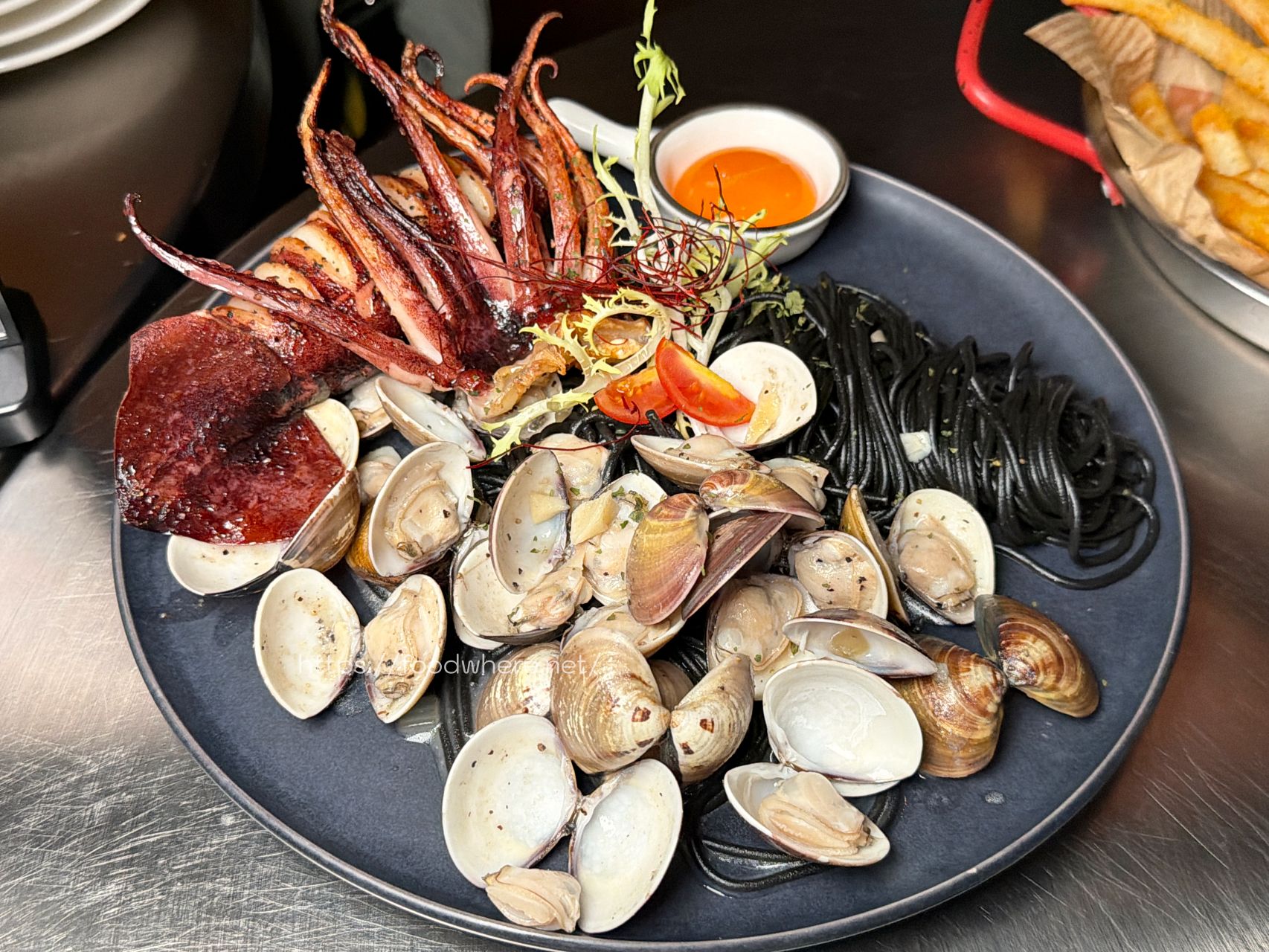 高雄鹽埕美食『鸚鵡螺餐酒館』超過 10 訪的私藏愛店！超濃郁蟹膏細扁麵與澎湃雙人套餐，點餐就送焗烤龍蝦太過分 @高雄美食底對