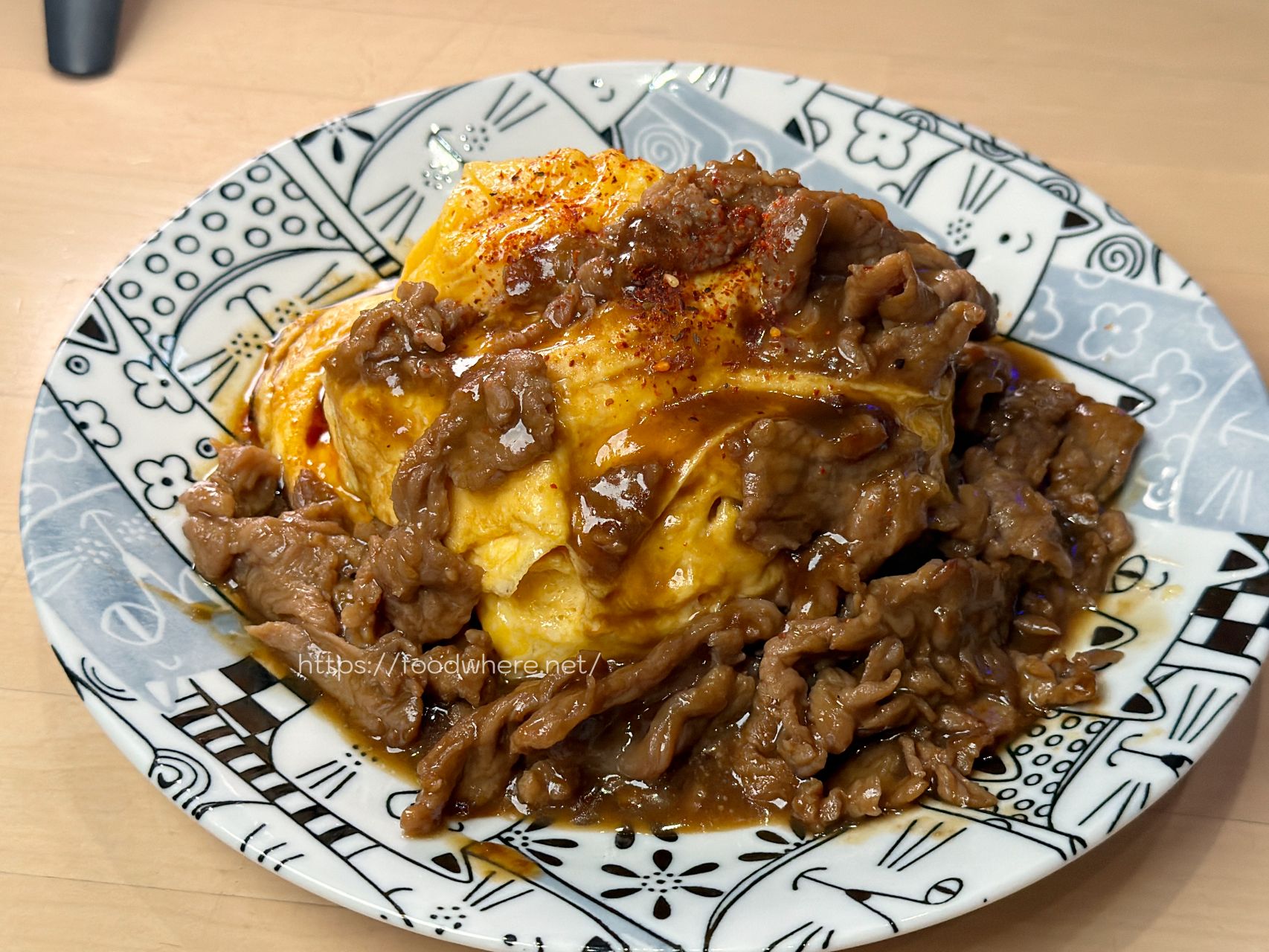高雄港式餐點推薦《貓之家俱樂部》漢神巨蛋後方香港夫妻道地手藝，爆餡流沙西多士與極致厚實咸牛肉滑蛋三明治 @高雄美食底對