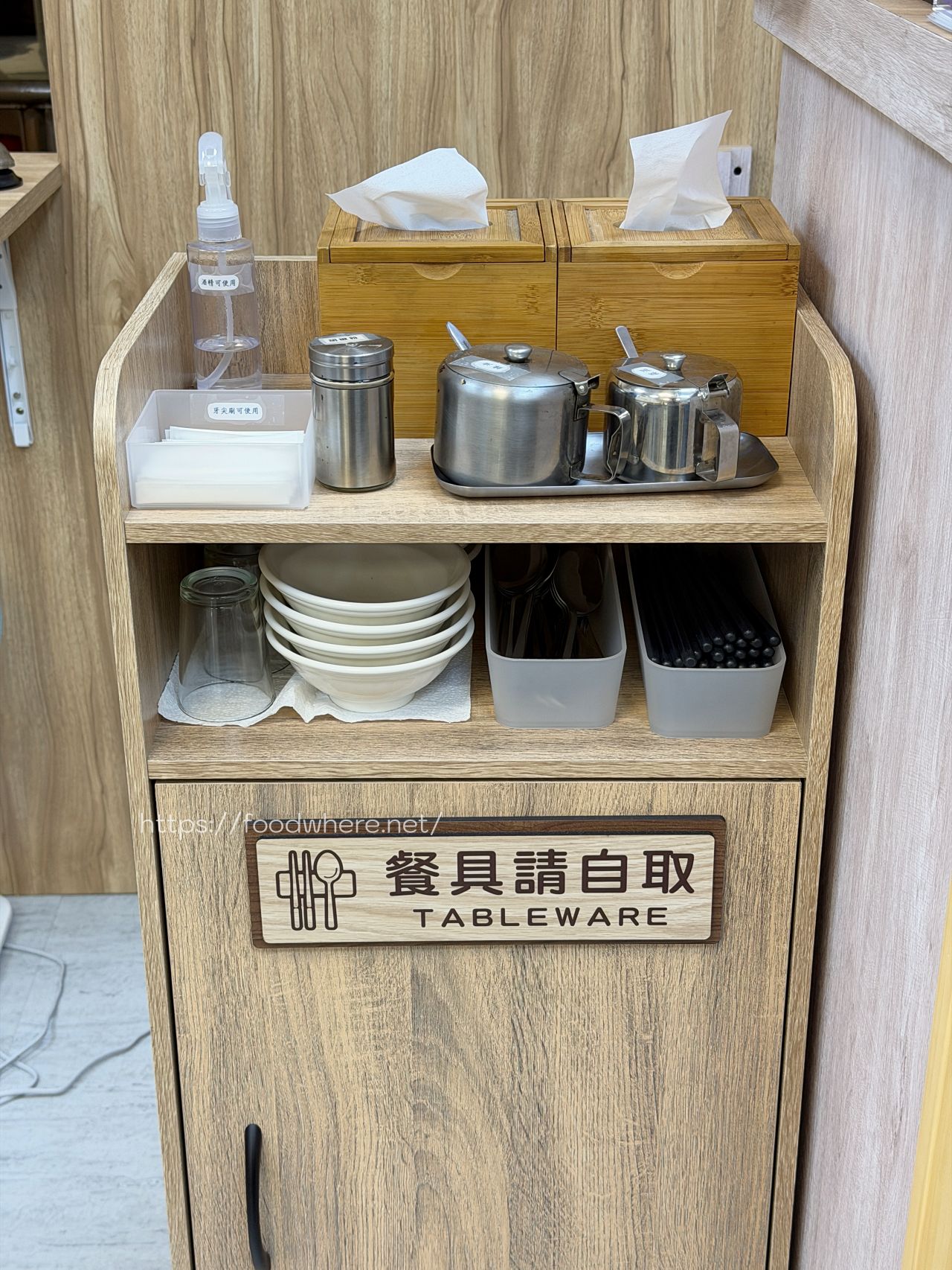 高雄三民美食《食穫良雞》雄工高科三民校區對面佛心新發現！學生證免費加飯加麵，激推超嫩全腿肉雞肉飯與吸飽胡麻的靈魂涼麵 @高雄美食底對