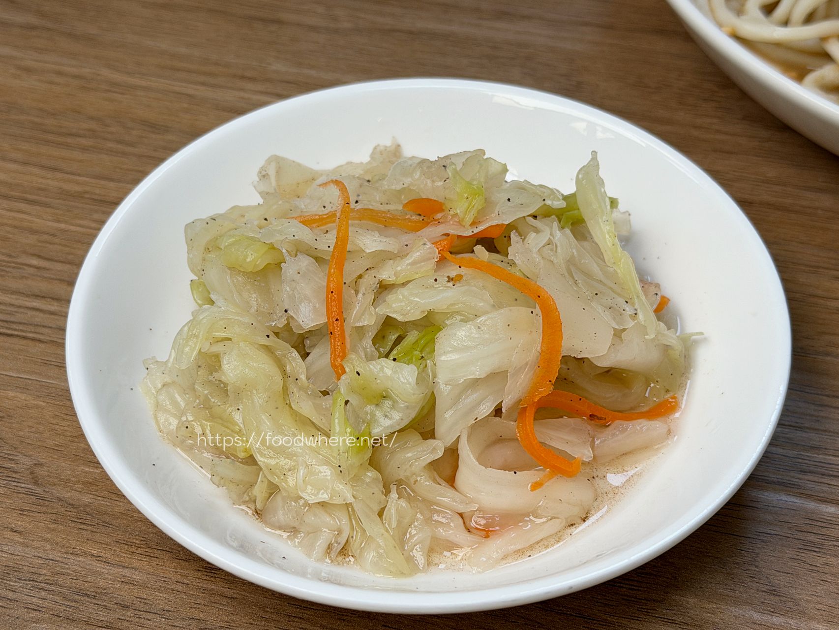 高雄三民美食《食穫良雞》雄工高科三民校區對面佛心新發現！學生證免費加飯加麵，激推超嫩全腿肉雞肉飯與吸飽胡麻的靈魂涼麵 @高雄美食底對