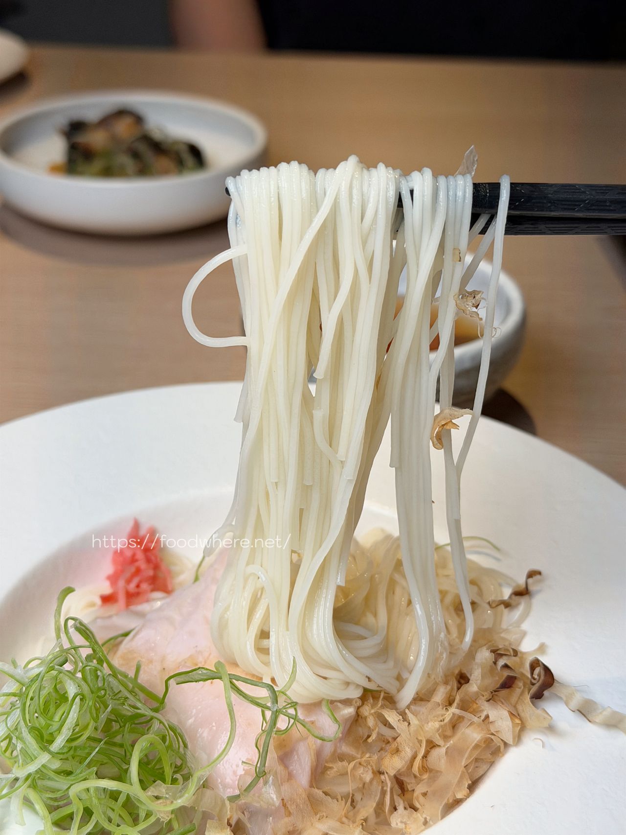 高雄前鎮美食《鉑釧 酒食販売》三多新光旁巷弄日料！全品項 1～2 人份精緻小量，高雄小酌日料 @高雄美食底對