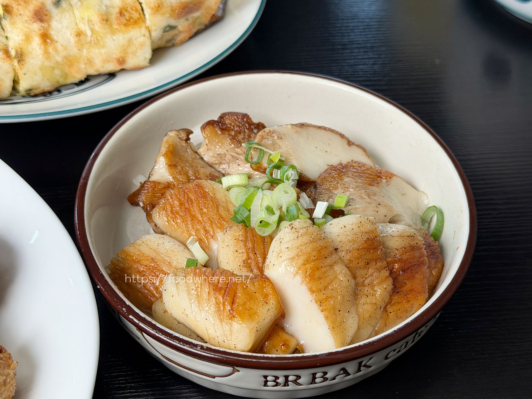 (最新菜單)高雄三民美食《金呷不一樣早午餐》義華路超狂人氣早午餐！日料職人精神移植，必點爆汁杏鮑菇蛋餅與超厚蛋漢堡排 @高雄美食底對