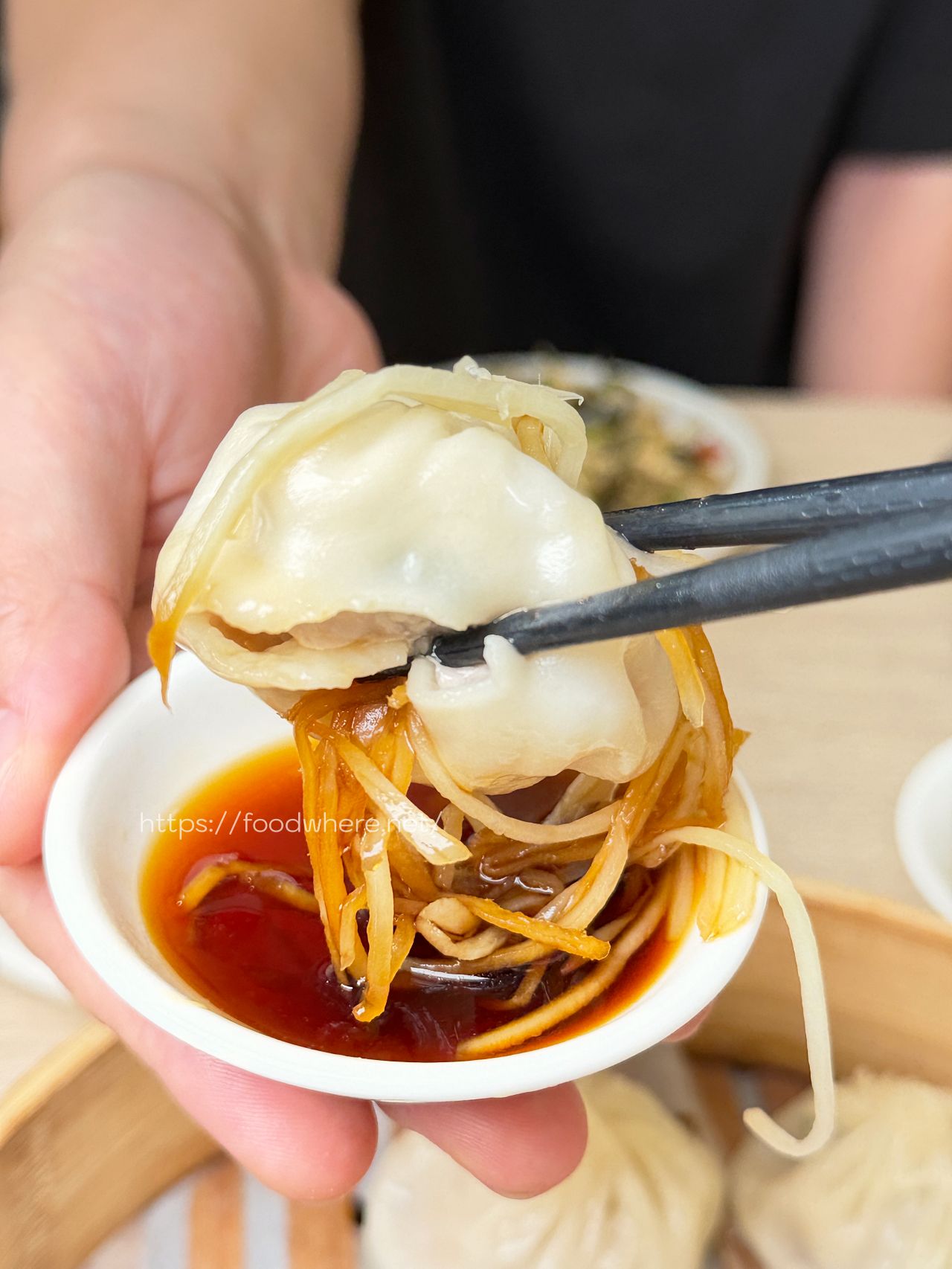 （有菜單）高雄鳳山美食《日嚐食堂》鼎泰豐師傅出來開店！平民版星級美味，必點爆汁小籠包與黃金比例紅油抄手 @高雄美食底對