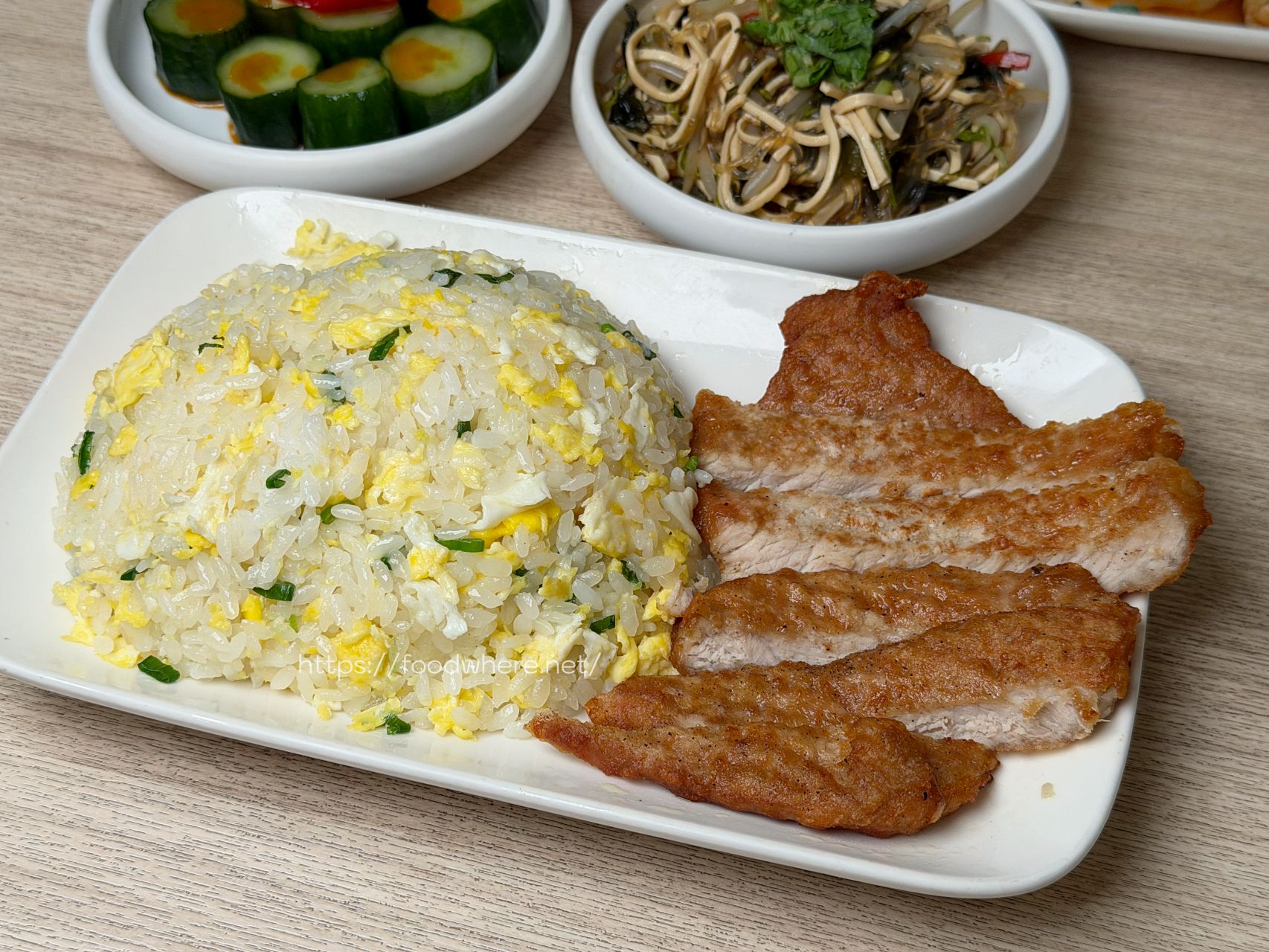 （有菜單）高雄鳳山美食《日嚐食堂》鼎泰豐師傅出來開店！平民版星級美味，必點爆汁小籠包與黃金比例紅油抄手 @高雄美食底對