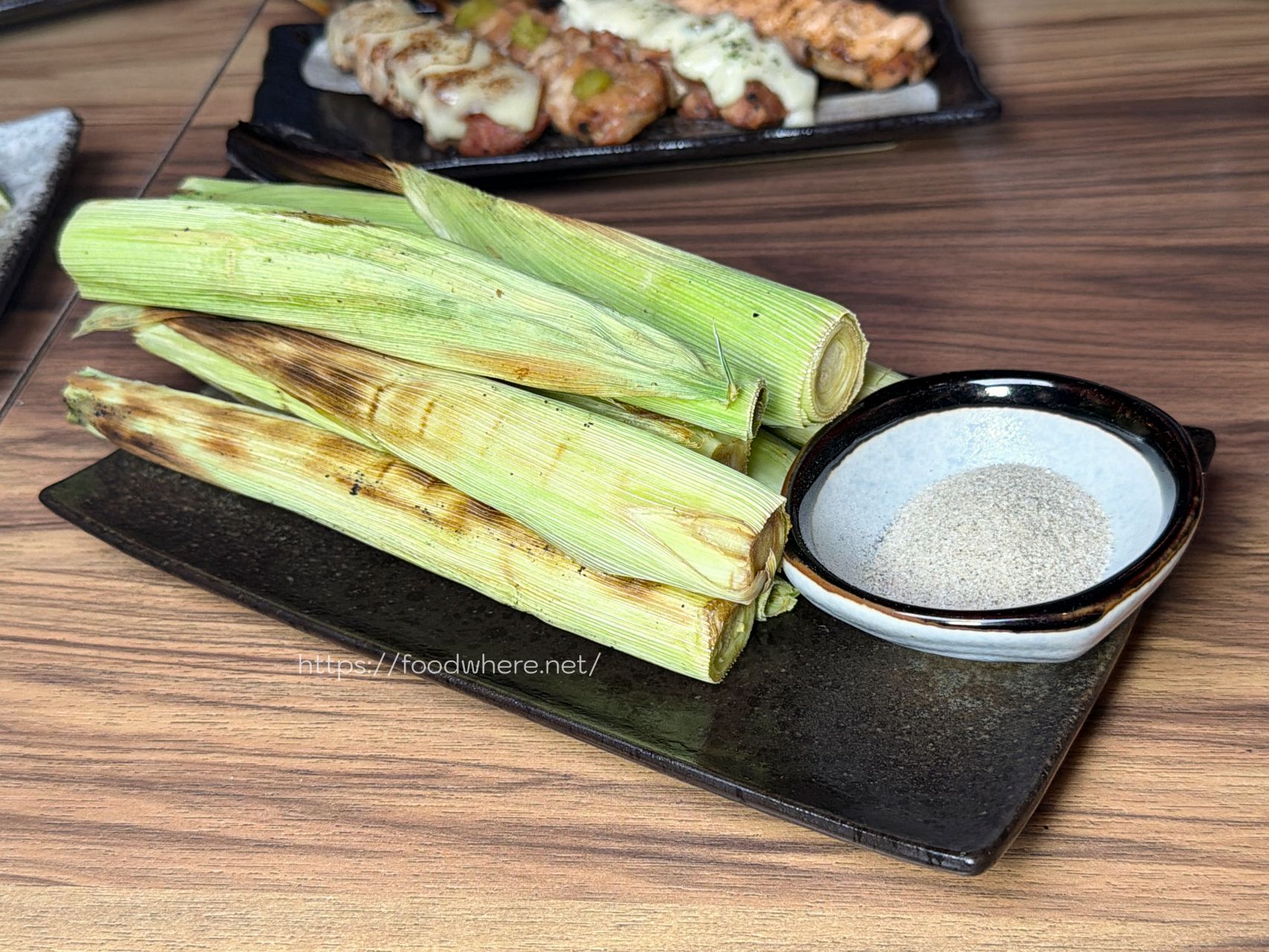 (有放菜單)高雄新興美食《食之八酒居酒屋》七賢路上超人氣口袋名單！平價爆汁雞肉串多達8種口味，必點香濃黑松露奶油烏龍麵 @高雄美食底對