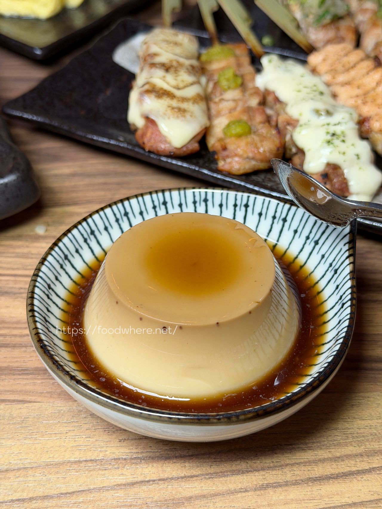 (有放菜單)高雄新興美食《食之八酒居酒屋》七賢路上超人氣口袋名單！平價爆汁雞肉串多達8種口味，必點香濃黑松露奶油烏龍麵 @高雄美食底對