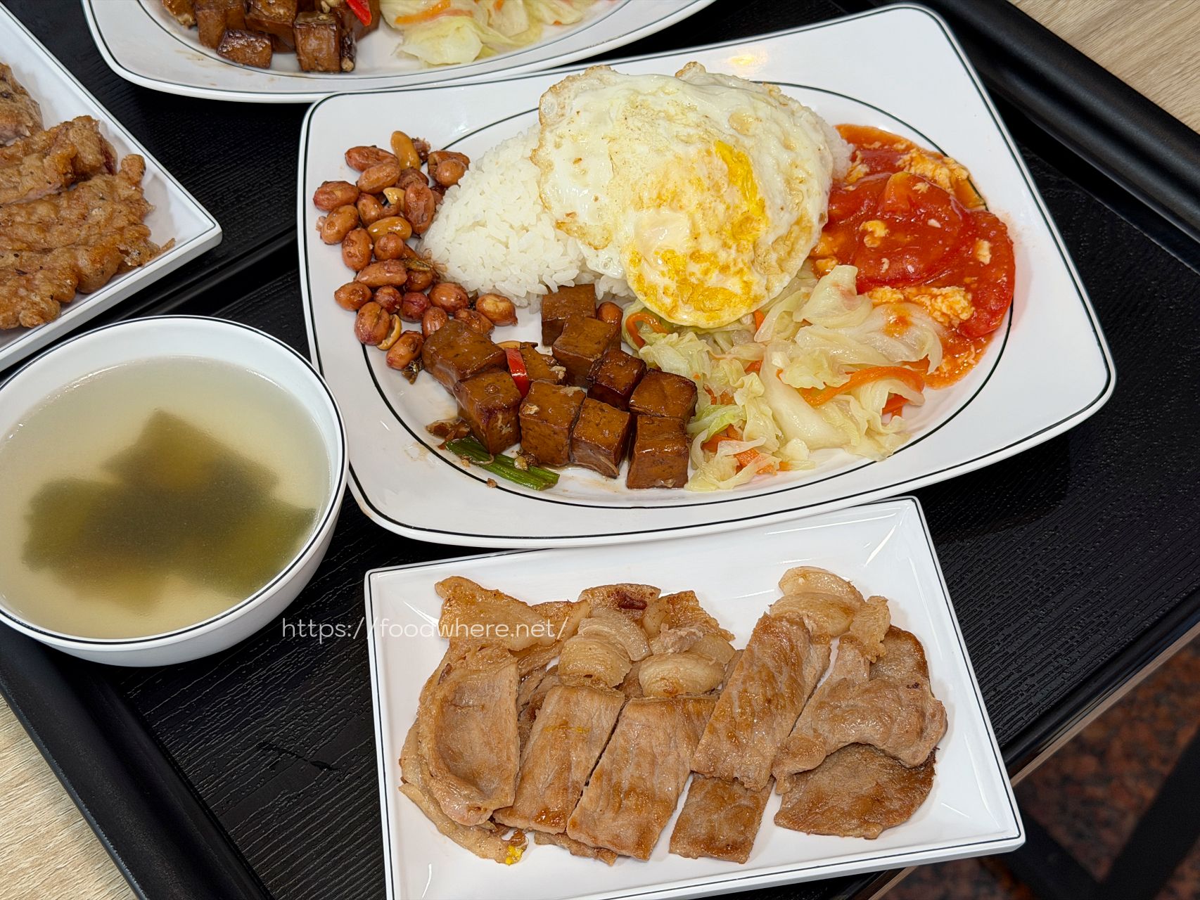 （菜單參考）高雄三民美食《湘園排骨 瀋陽店》前鎮老字號排骨便當進駐熱河商圈！現點現炸爆汁黑胡椒排骨與超誠意香酥大雞排 @高雄美食底對