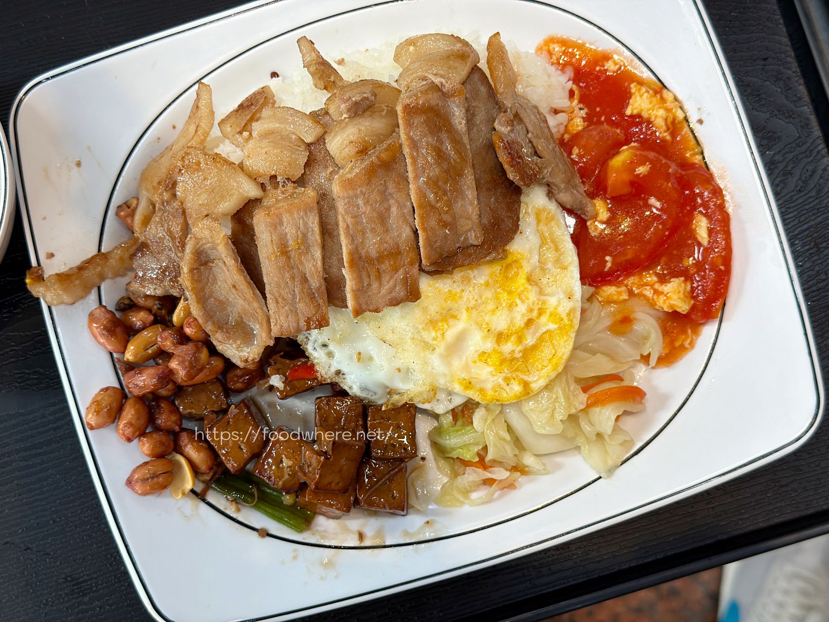 （菜單參考）高雄三民美食《湘園排骨 瀋陽店》前鎮老字號排骨便當進駐熱河商圈！現點現炸爆汁黑胡椒排骨與超誠意香酥大雞排 @高雄美食底對