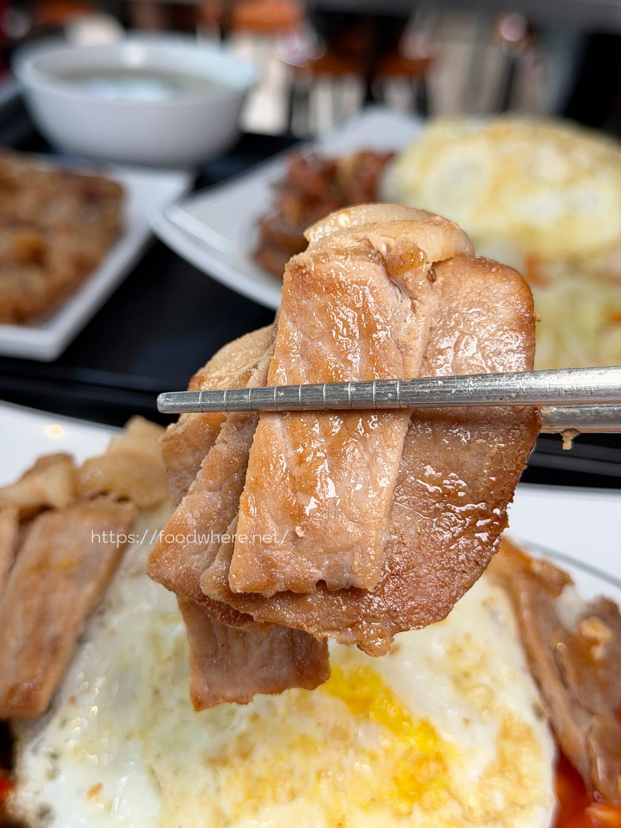 （菜單參考）高雄三民美食《湘園排骨 瀋陽店》前鎮老字號排骨便當進駐熱河商圈！現點現炸爆汁黑胡椒排骨與超誠意香酥大雞排 @高雄美食底對
