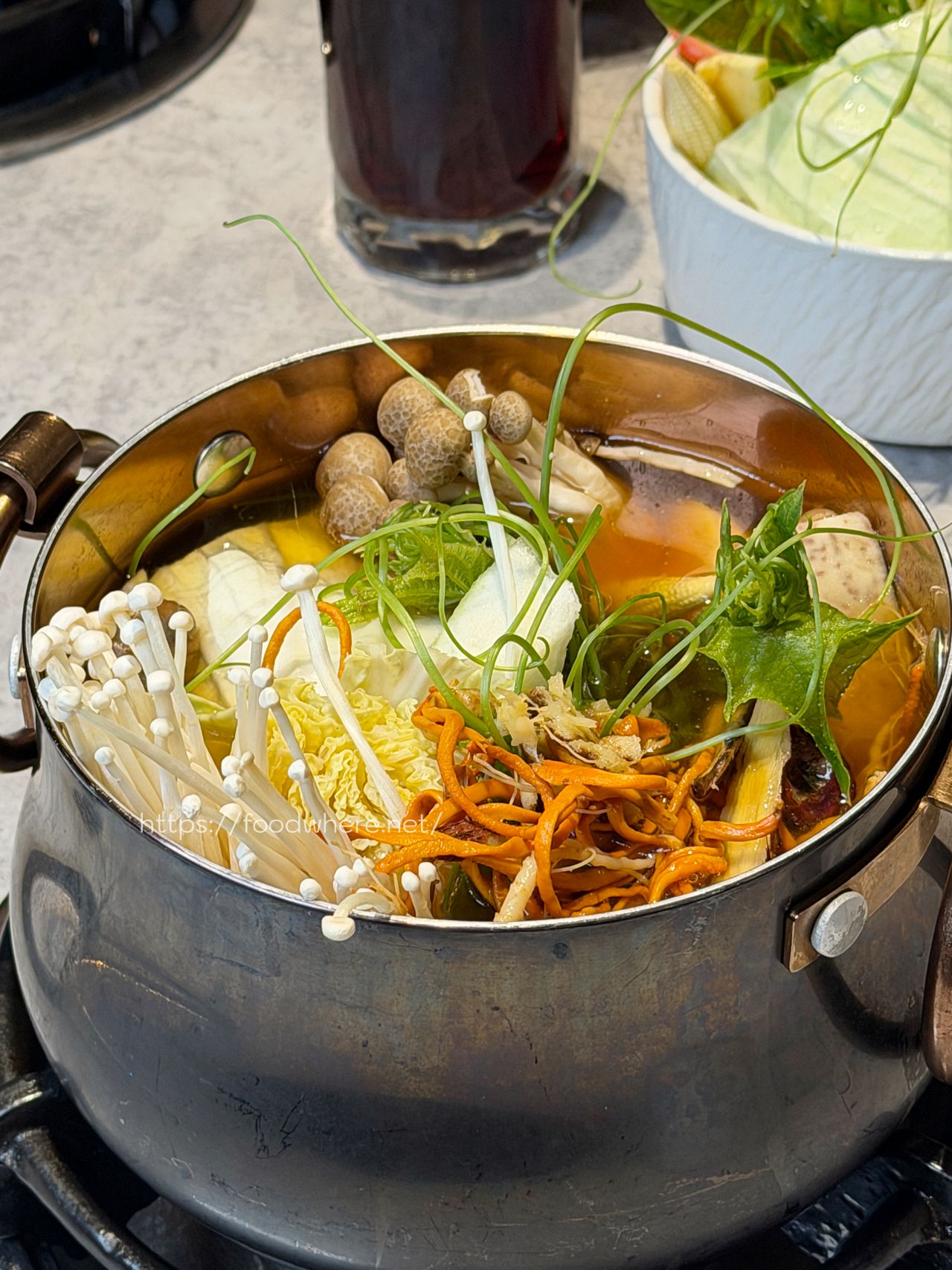 左營區火鍋《鼎華私廚麻辣火鍋》夏季限定新加坡肉骨茶，私廚等級鍋物驚艷味蕾 @高雄美食底對