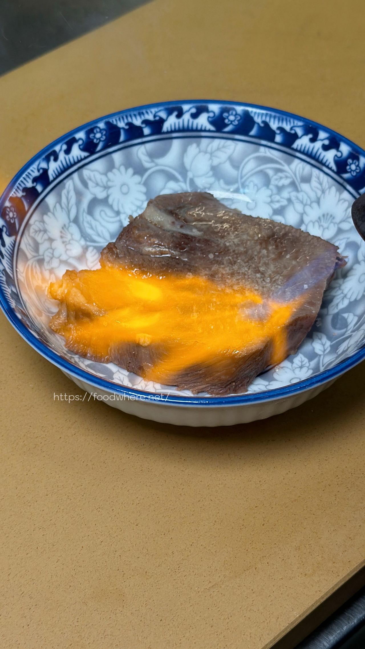 （有菜單）東港牛肉麵《恆溫》牛舌紅燒牛肉麵！超神｜爆紅蟹黃拌麵太犯規 @高雄美食底對