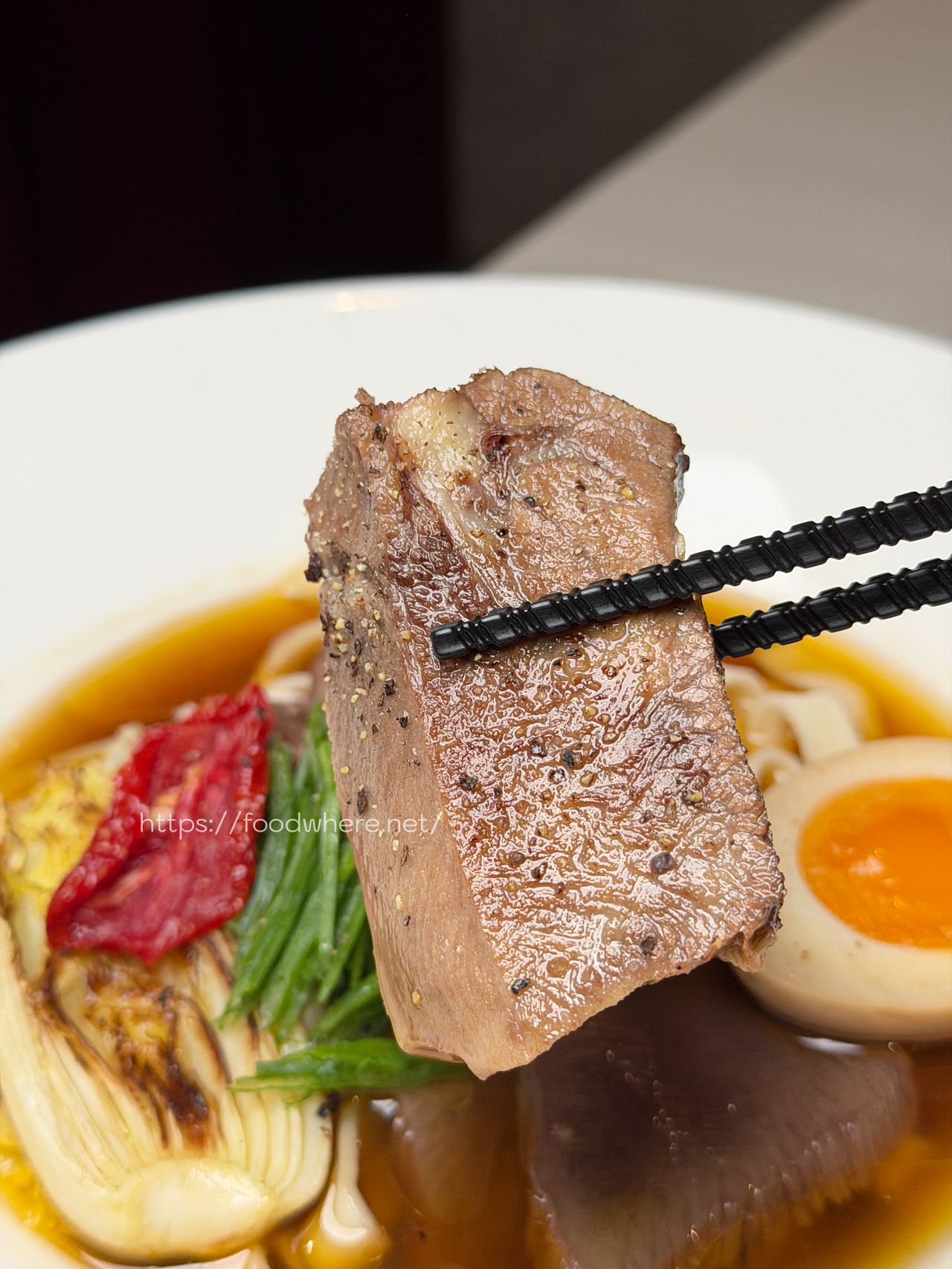 （有菜單）東港牛肉麵《恆溫》牛舌紅燒牛肉麵！超神｜爆紅蟹黃拌麵太犯規 @高雄美食底對