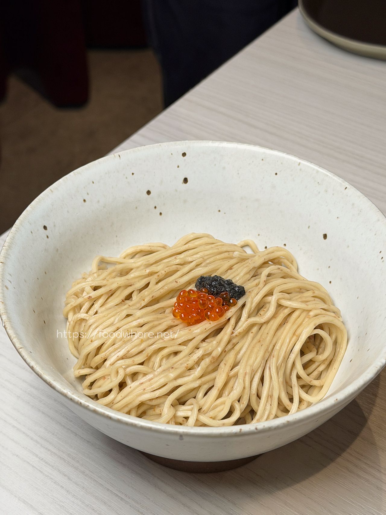 （有菜單）東港牛肉麵《恆溫》牛舌紅燒牛肉麵！超神｜爆紅蟹黃拌麵太犯規 @高雄美食底對