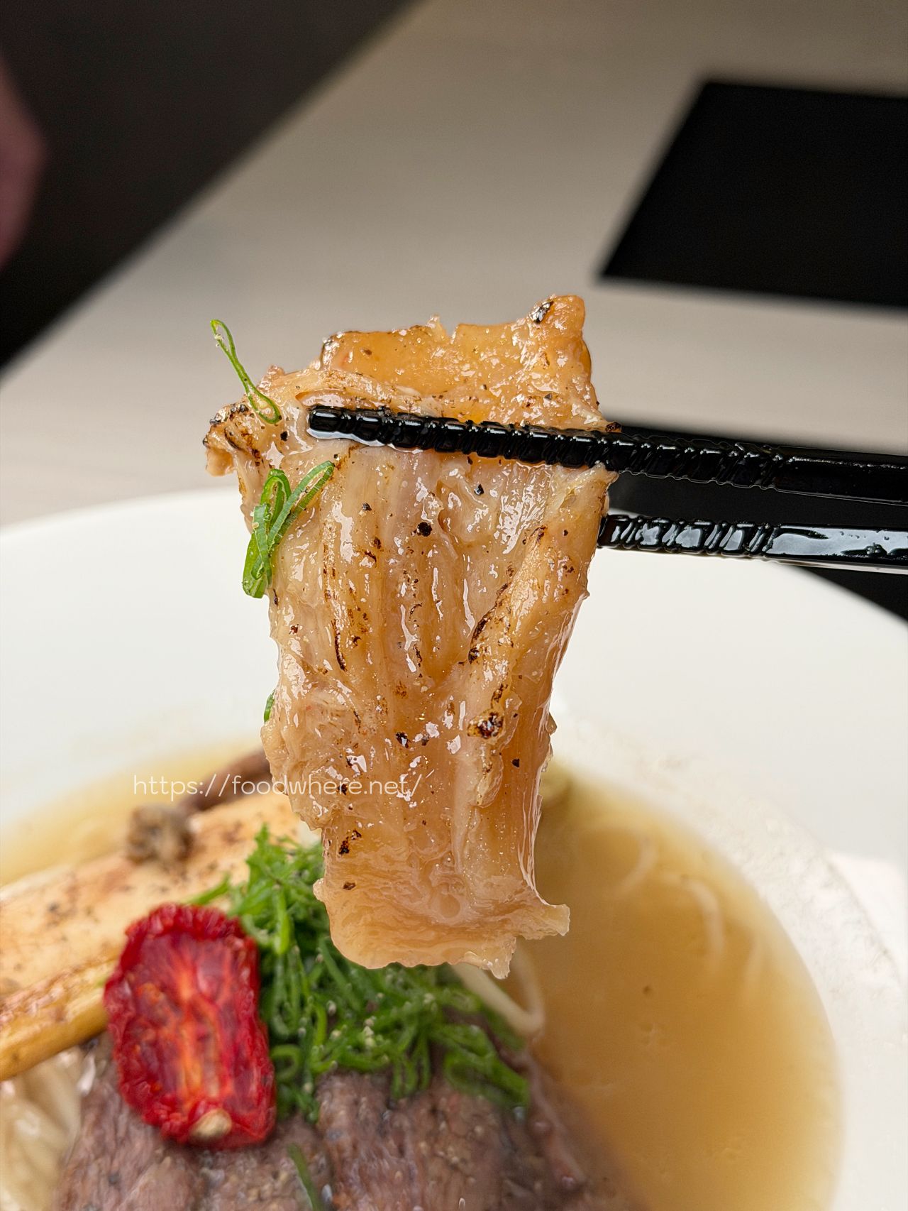 （有菜單）東港牛肉麵《恆溫》牛舌紅燒牛肉麵！超神｜爆紅蟹黃拌麵太犯規 @高雄美食底對