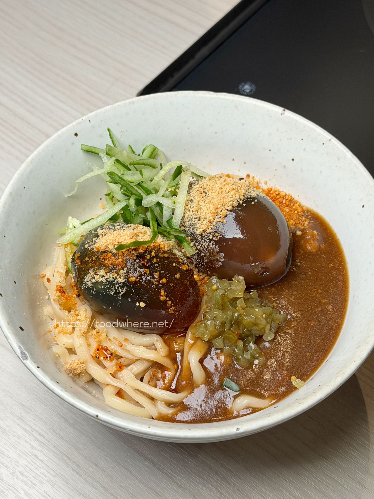 （有菜單）東港牛肉麵《恆溫》牛舌紅燒牛肉麵！超神｜爆紅蟹黃拌麵太犯規 @高雄美食底對