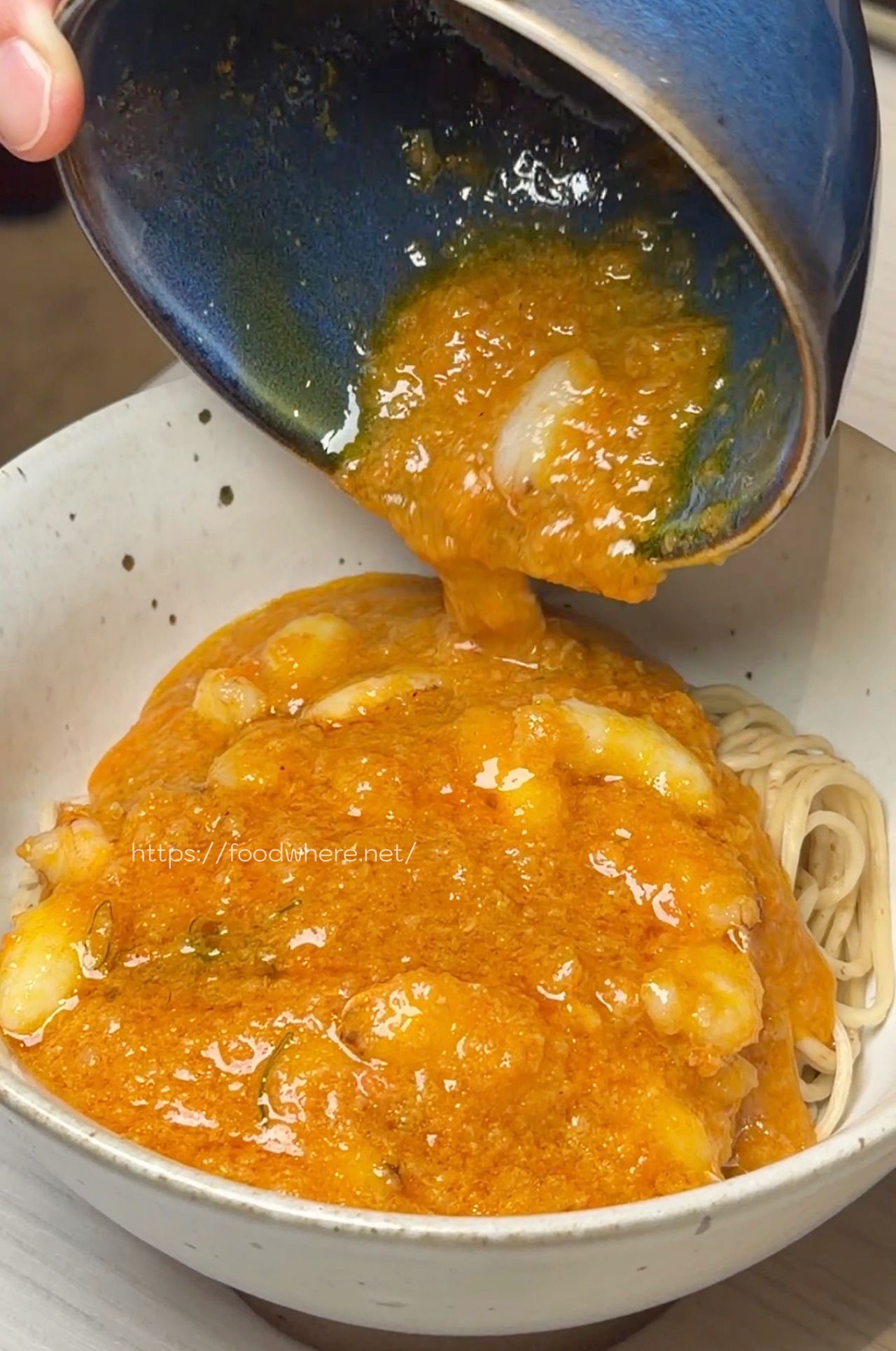 （有菜單）東港牛肉麵《恆溫》牛舌紅燒牛肉麵！超神｜爆紅蟹黃拌麵太犯規 @高雄美食底對