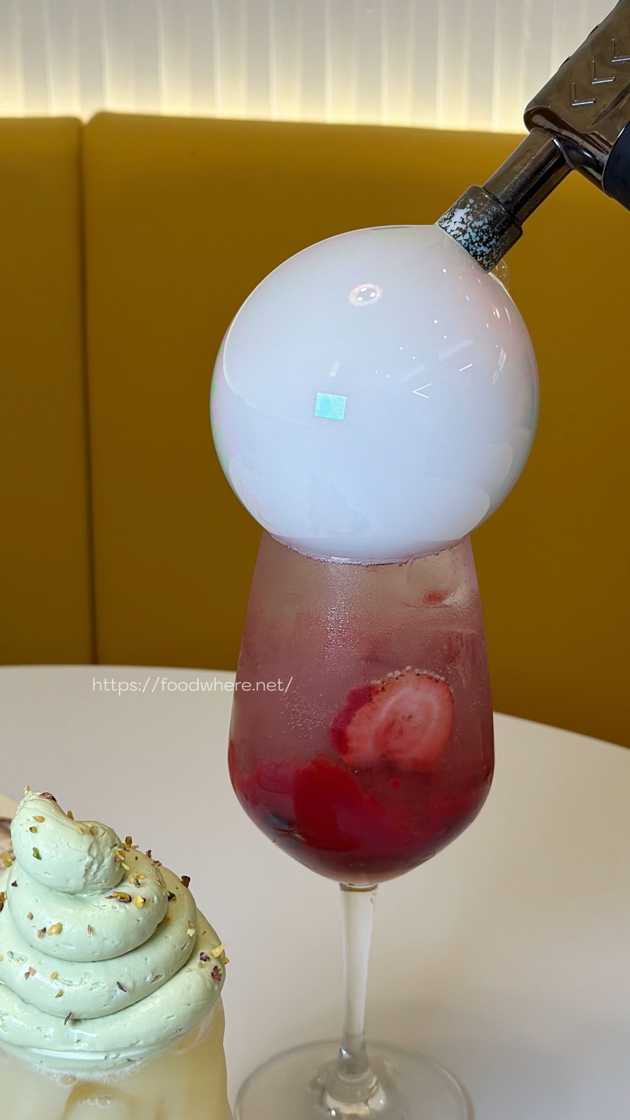 高雄義享天地餐廳推薦《Mochi Mochi 鬆餅屋》豪華釜飯太犯規！必吃舒芙蕾鬆餅 @高雄美食底對