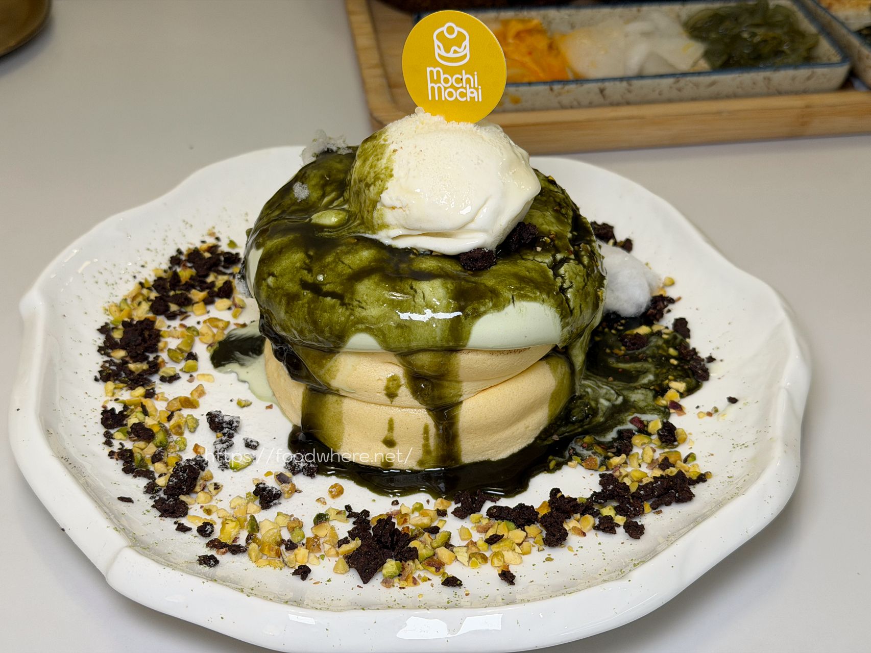 高雄義享天地餐廳推薦《Mochi Mochi 鬆餅屋》豪華釜飯太犯規！必吃舒芙蕾鬆餅 @高雄美食底對