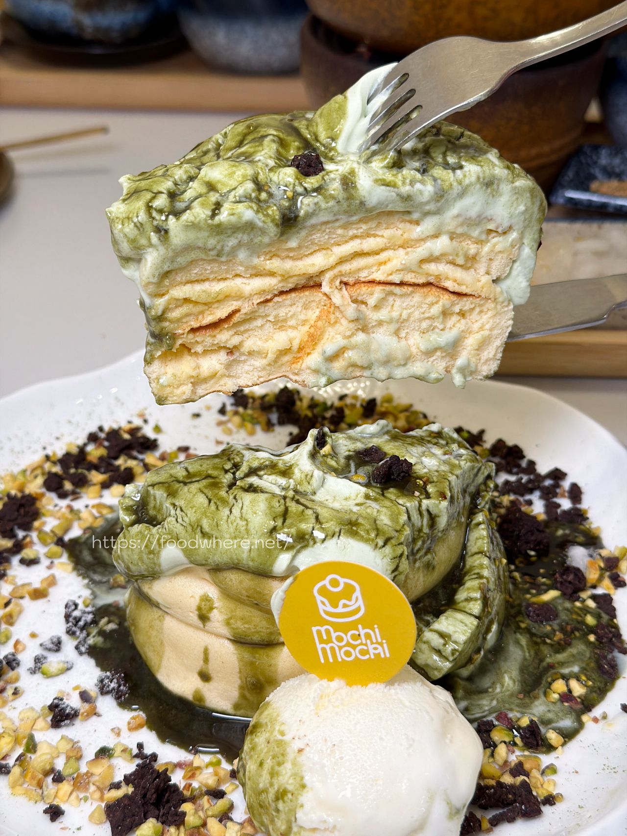 高雄義享天地餐廳推薦《Mochi Mochi 鬆餅屋》豪華釜飯太犯規！必吃舒芙蕾鬆餅 @高雄美食底對