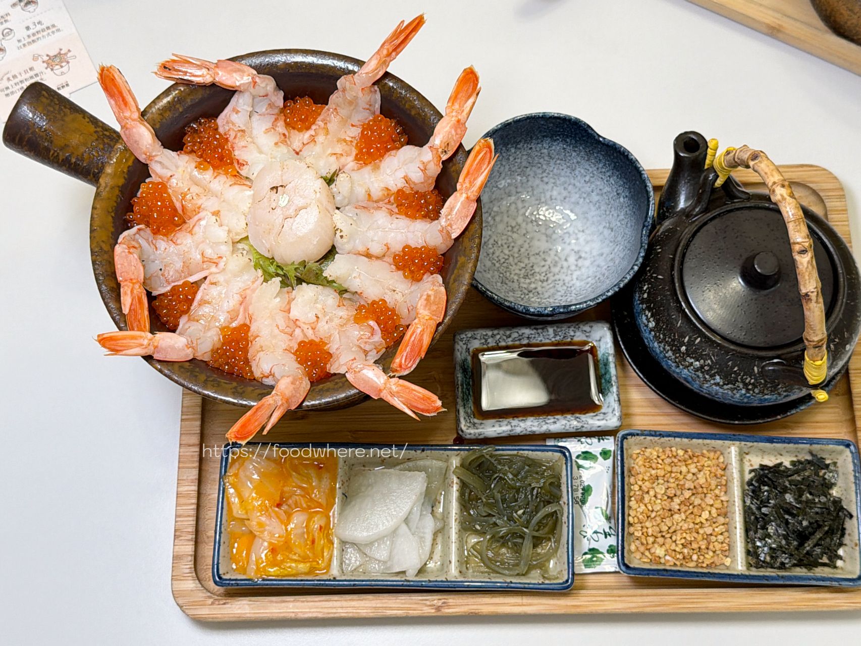 高雄義享天地餐廳推薦《Mochi Mochi 鬆餅屋》豪華釜飯太犯規！必吃舒芙蕾鬆餅 @高雄美食底對