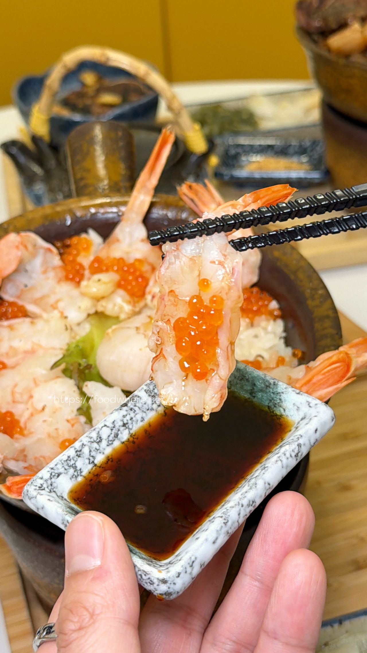高雄義享天地餐廳推薦《Mochi Mochi 鬆餅屋》豪華釜飯太犯規！必吃舒芙蕾鬆餅 @高雄美食底對
