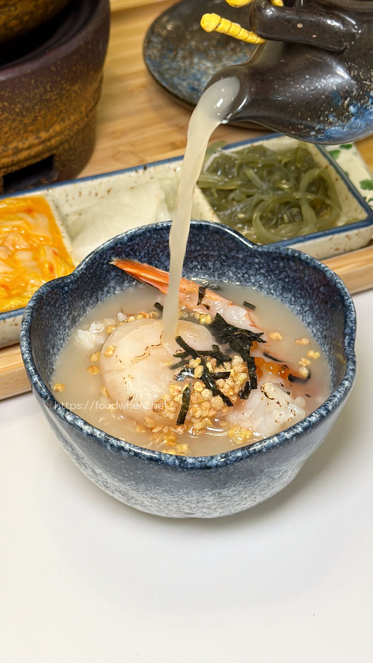 高雄義享天地餐廳推薦《Mochi Mochi 鬆餅屋》豪華釜飯太犯規！必吃舒芙蕾鬆餅 @高雄美食底對