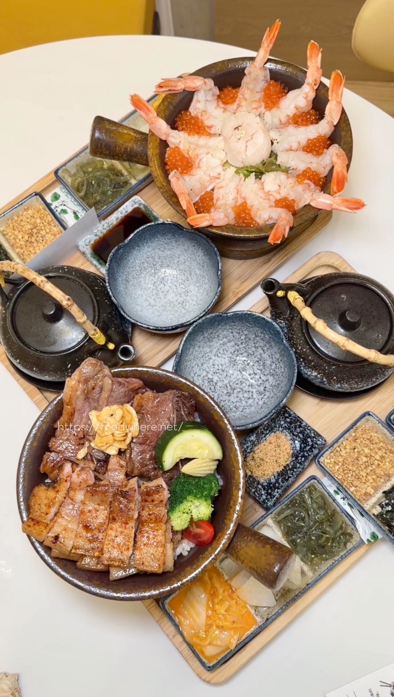 高雄義享天地餐廳推薦《Mochi Mochi 鬆餅屋》豪華釜飯太犯規！必吃舒芙蕾鬆餅 @高雄美食底對