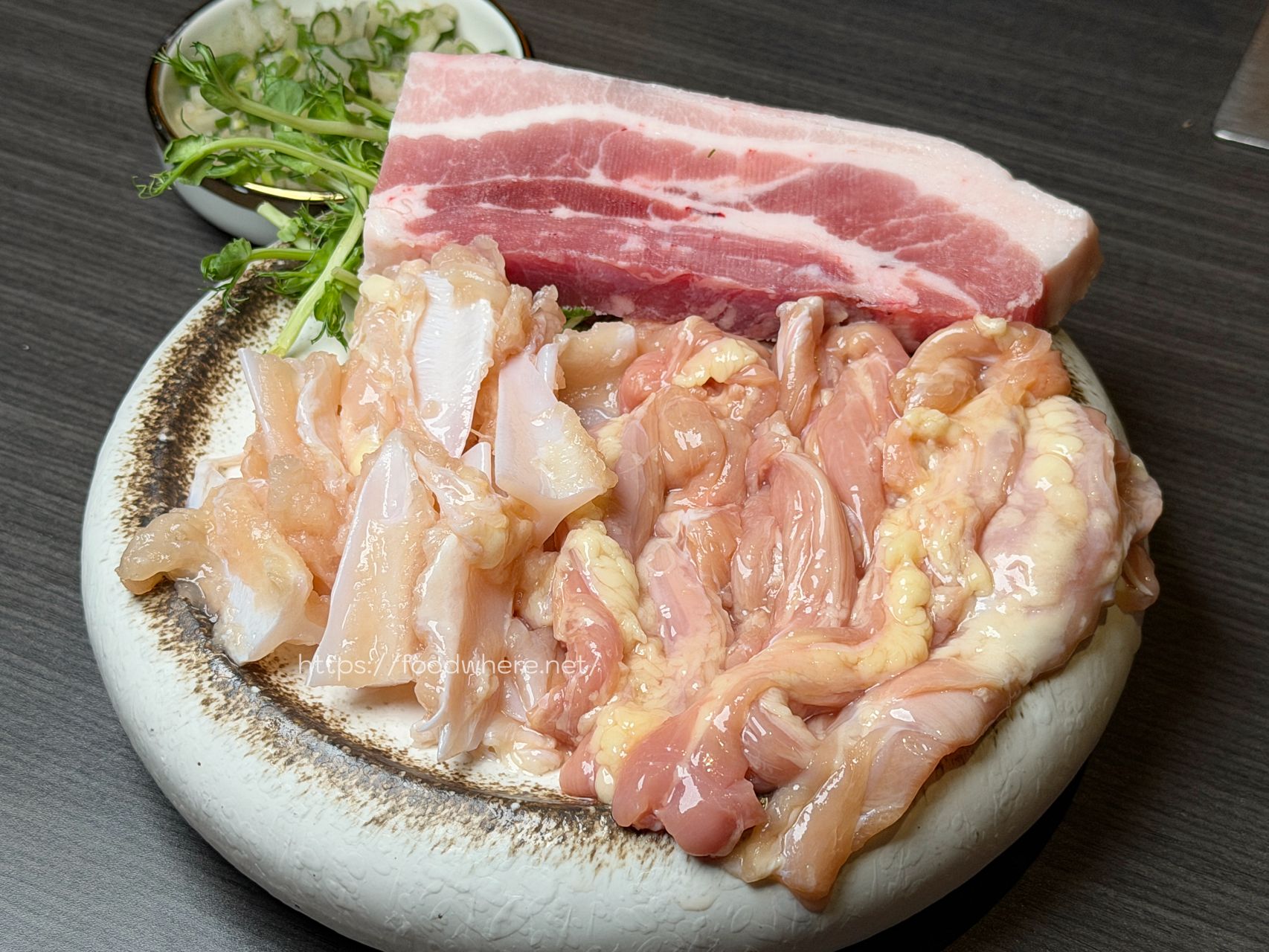 （有放菜單）新興區燒肉《日日燒肉》套餐份量浮誇又有誠意，吃完真的會想二訪！ @高雄美食底對