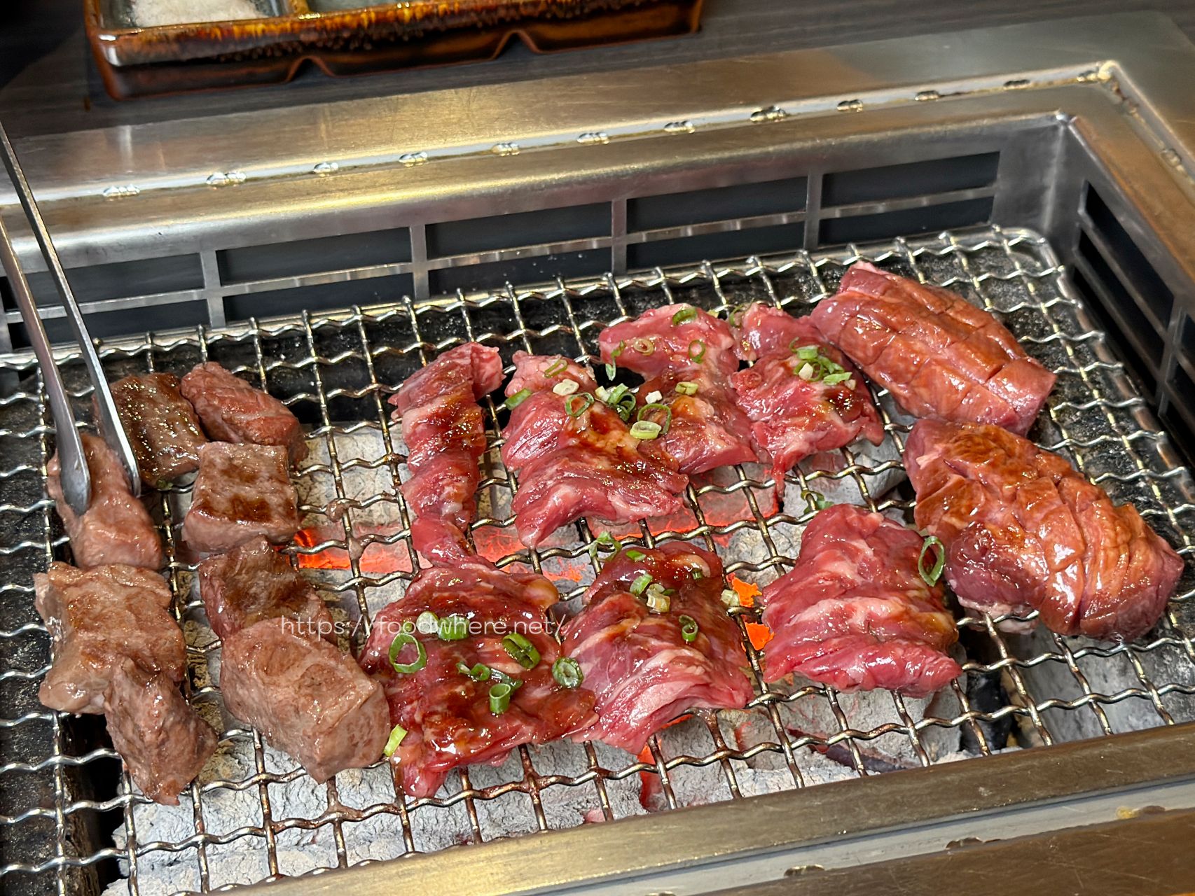 （有放菜單）新興區燒肉《日日燒肉》套餐份量浮誇又有誠意，吃完真的會想二訪！ @高雄美食底對