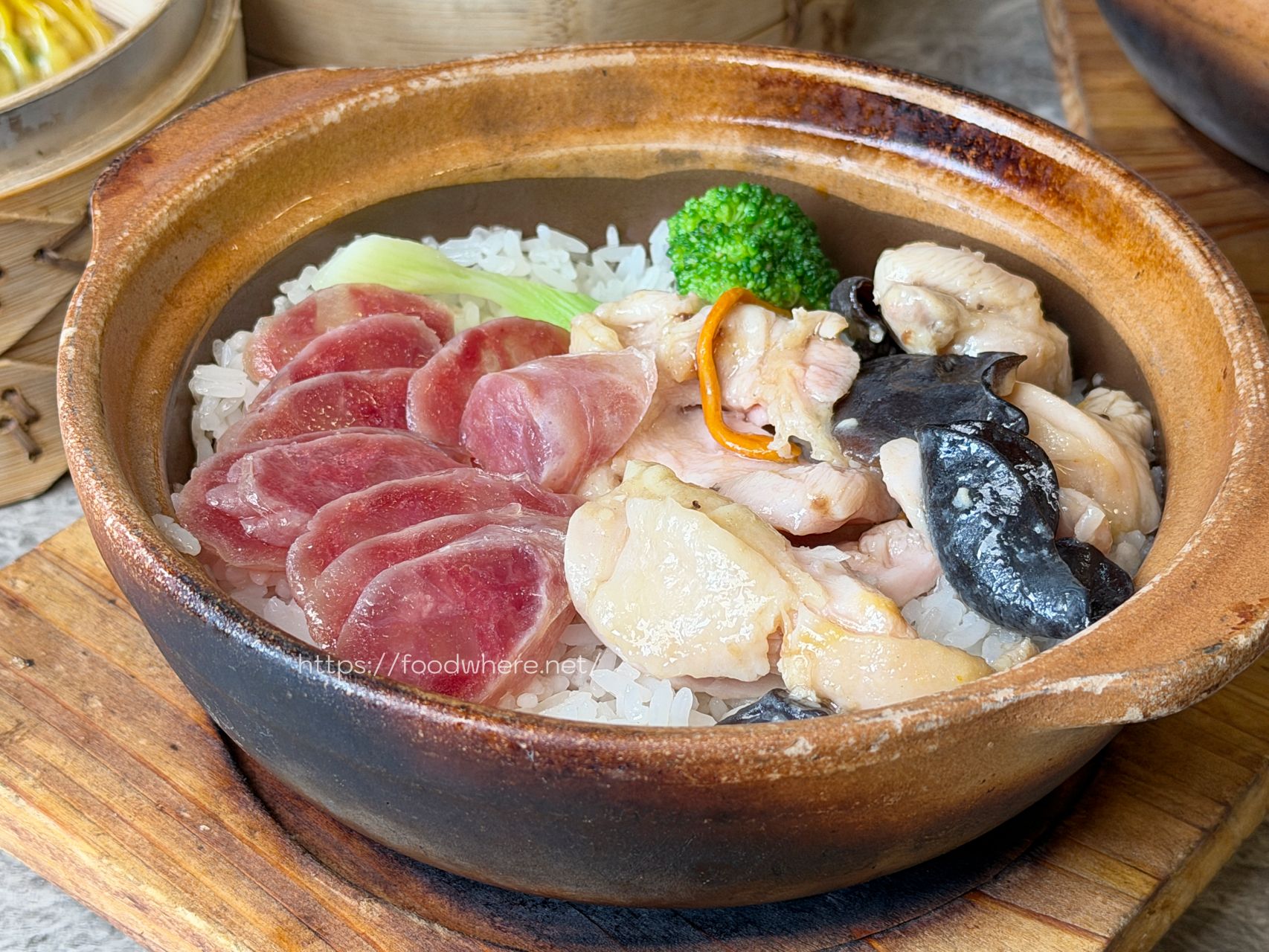 岡山煲仔飯《港式洪記煲仔飯》藏超深卻人氣爆棚 @高雄美食底對