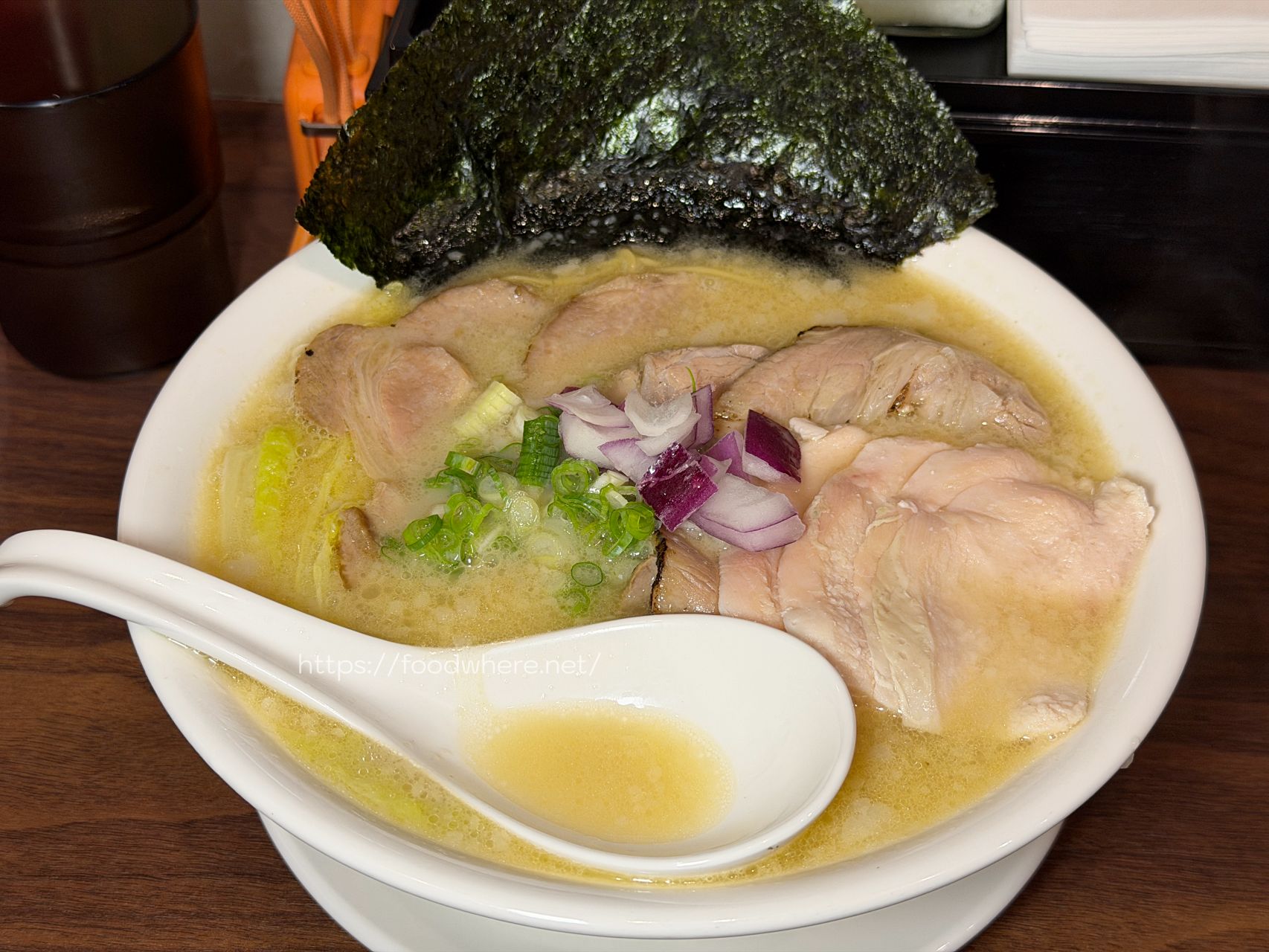 （有菜單）高雄文化中心拉麵《萬金拉麵》雞豚湯頭熬煮10小時 @高雄美食底對