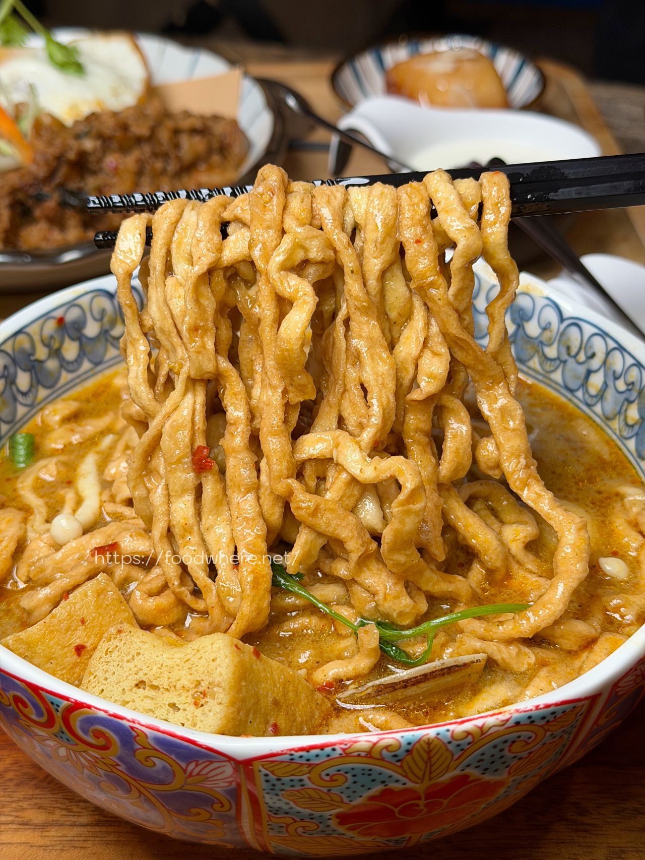 (四訪)鼓山區南洋料理《帕先生》平日一開門就客滿！香料搖搖薯條 @高雄美食底對