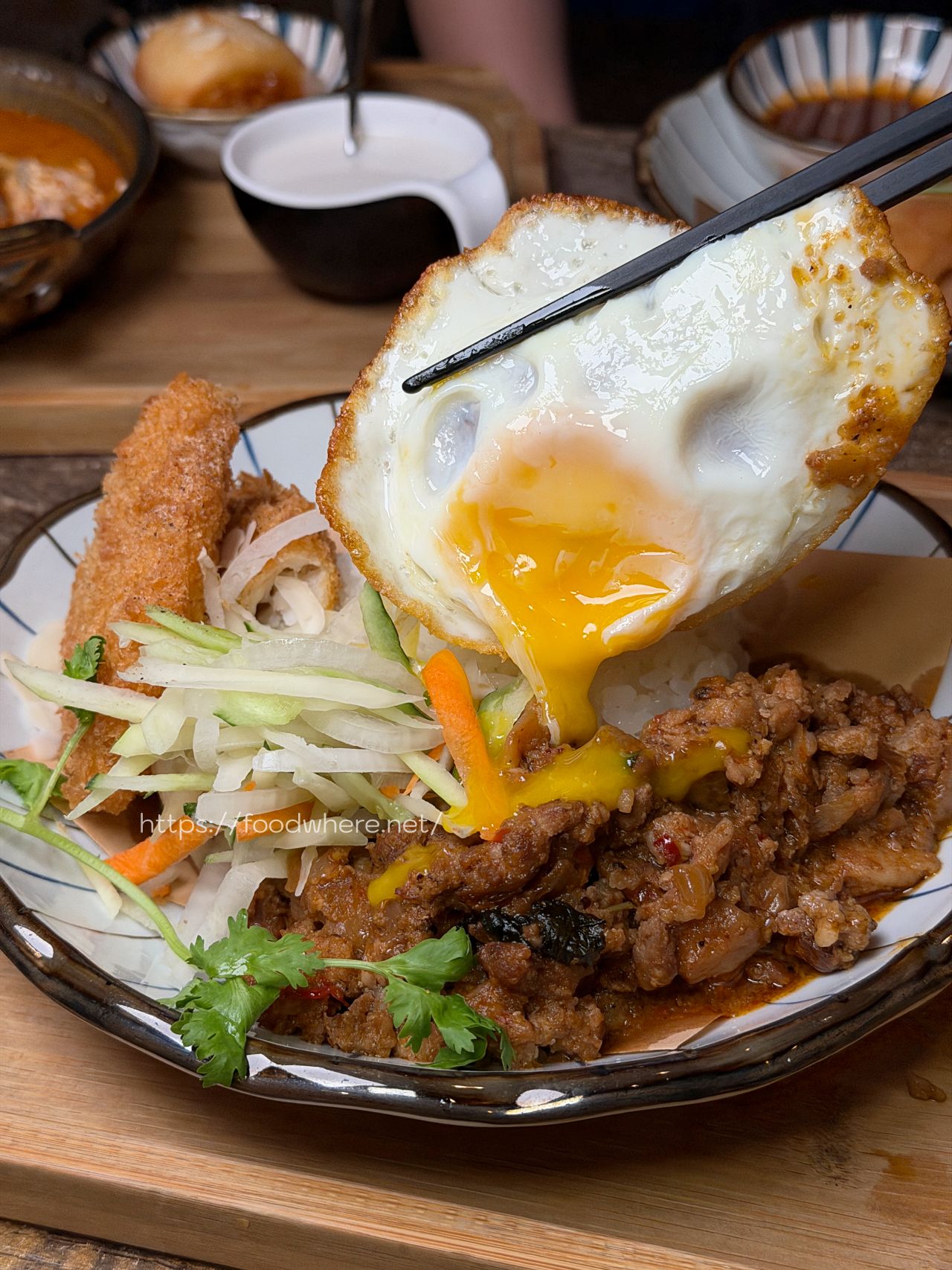 (四訪)鼓山區南洋料理《帕先生》平日一開門就客滿！香料搖搖薯條 @高雄美食底對