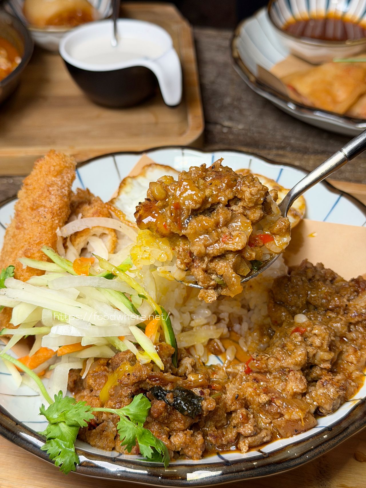 (四訪)鼓山區南洋料理《帕先生》平日一開門就客滿！香料搖搖薯條 @高雄美食底對
