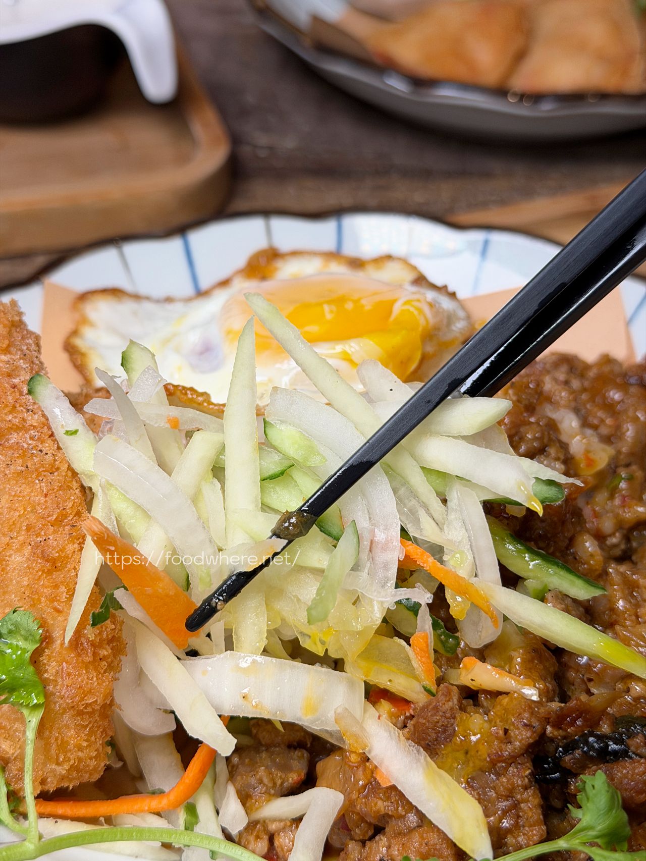 (四訪)鼓山區南洋料理《帕先生》平日一開門就客滿！香料搖搖薯條 @高雄美食底對