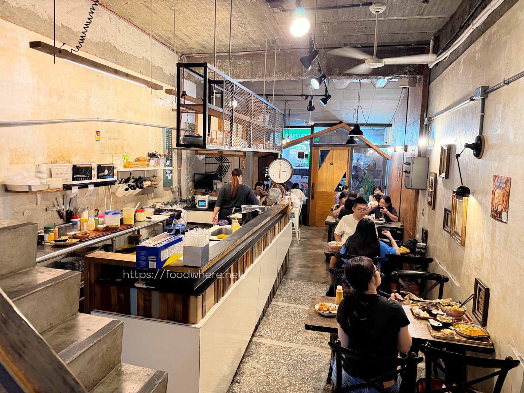 (四訪)鼓山區南洋料理《帕先生》平日一開門就客滿！香料搖搖薯條 @高雄美食底對