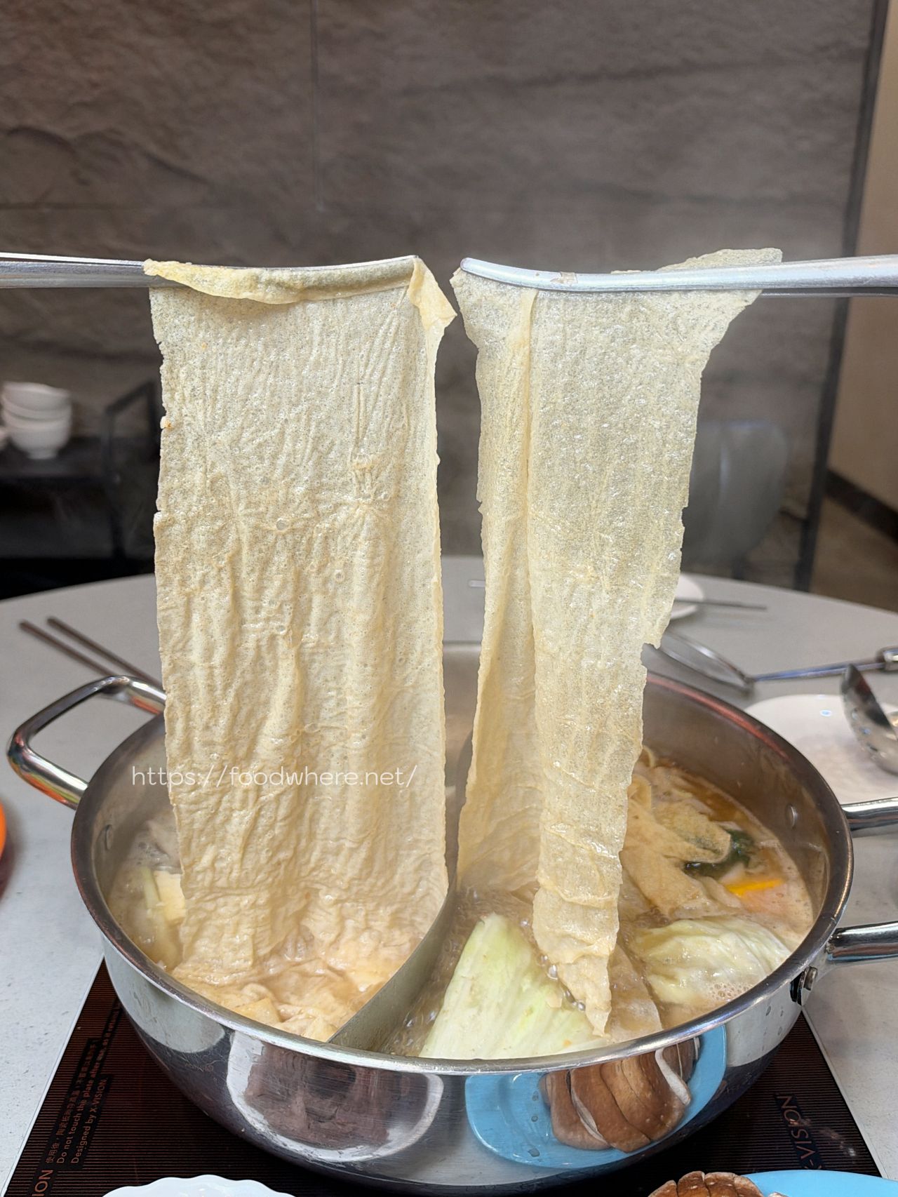 高雄前鎮火鍋｜《滿興潮汕火鍋》夢時代附近人氣鍋物！手切安格斯牛小排、爆漿牛肉丸必吃 @高雄美食底對