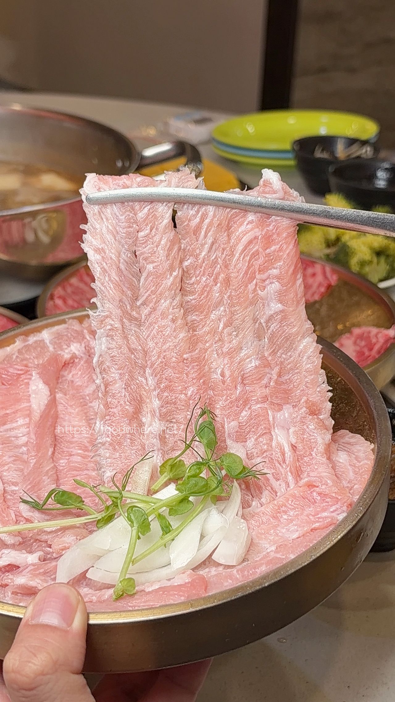 高雄前鎮火鍋｜《滿興潮汕火鍋》夢時代附近人氣鍋物！手切安格斯牛小排、爆漿牛肉丸必吃 @高雄美食底對