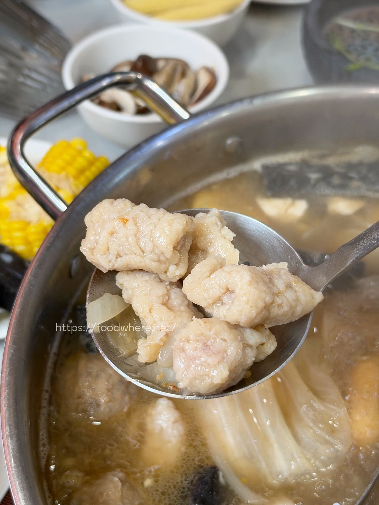 高雄前鎮火鍋｜《滿興潮汕火鍋》夢時代附近人氣鍋物！手切安格斯牛小排、爆漿牛肉丸必吃 @高雄美食底對