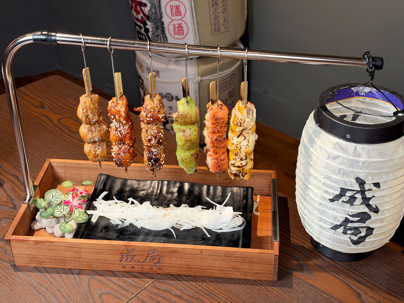 高雄三民區居酒屋《成局居酒屋》廣島生蠔限時吃到飽！雞肉串掛著上桌超吸睛 @高雄美食底對