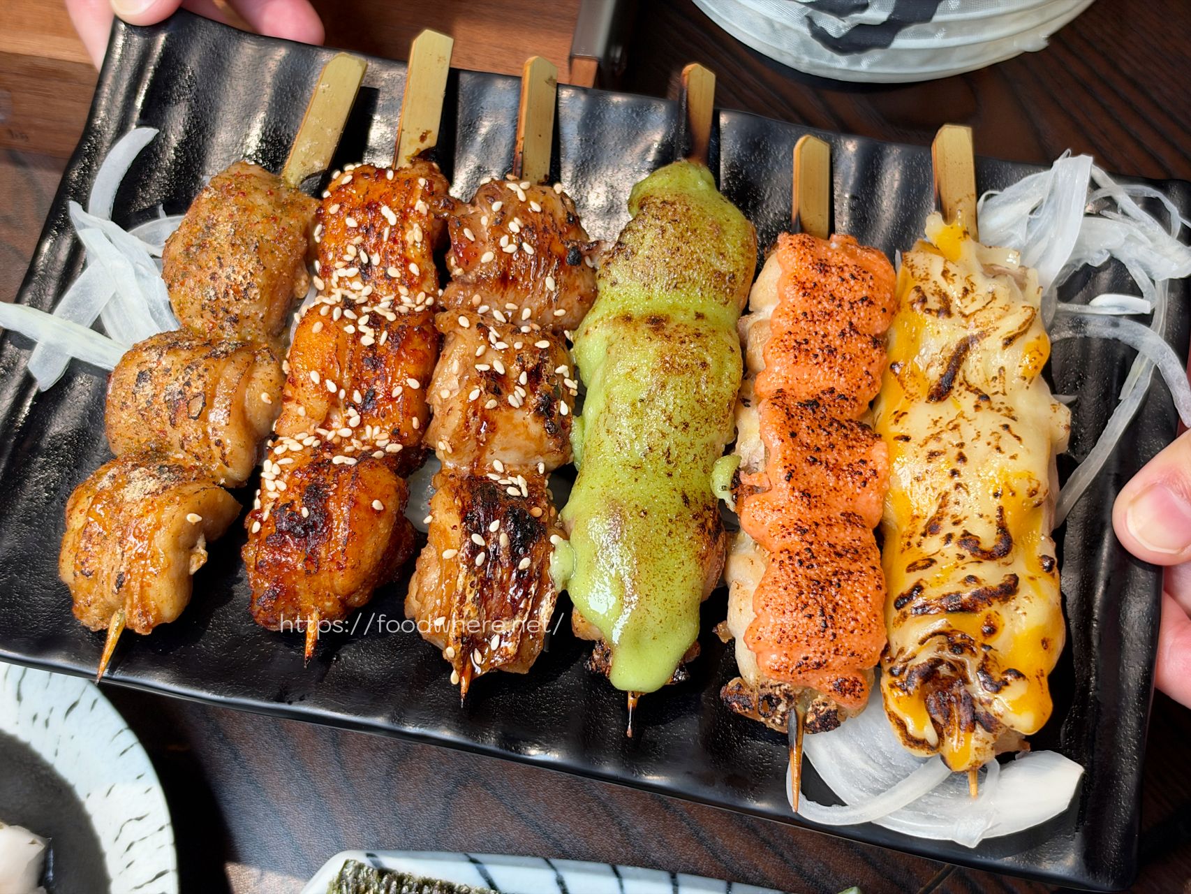 高雄三民區居酒屋《成局居酒屋》廣島生蠔限時吃到飽！雞肉串掛著上桌超吸睛 @高雄美食底對